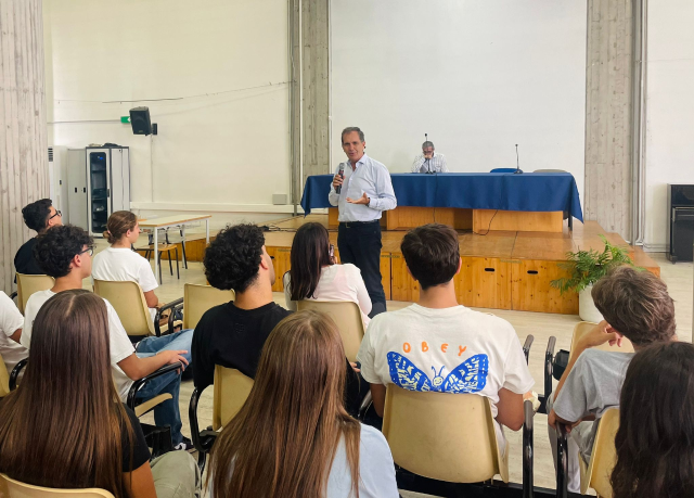 Continua il tour degli incontri con le scuole del sindaco metropolitano Enrico Trantino, oggi in visita all'Istituto Galileo Galilei di Catania
